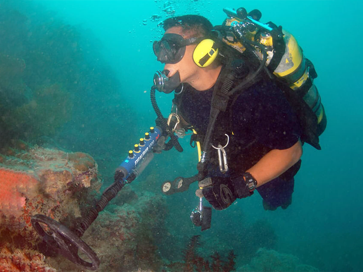 Under water metal detector